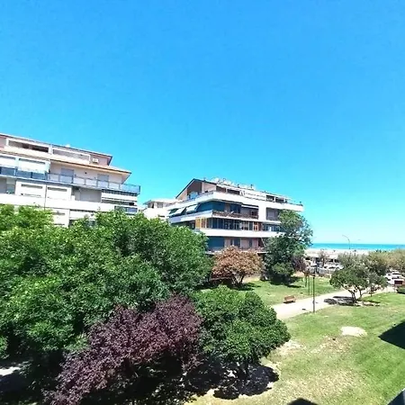 Ninas - Steps From The With Wifi And Air Conditioning