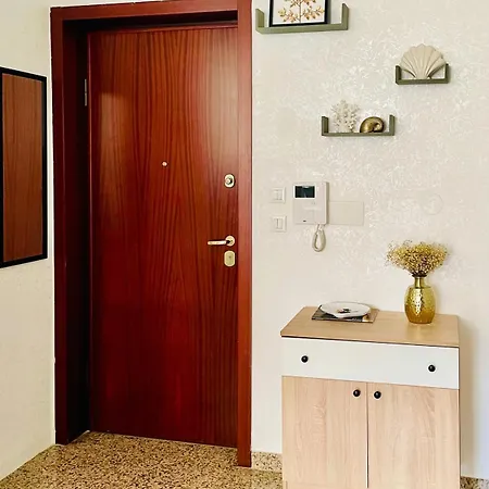 Ninas - Steps From The With Wifi And Air Conditioning Appartement *