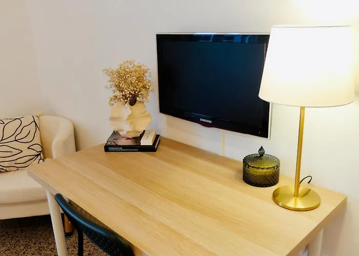 Ninas - Steps From The With Wifi And Air Conditioning Apartmán *