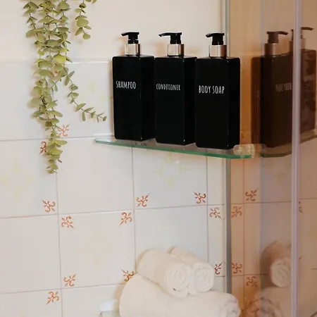 Ninas - Steps From The With Wifi And Air Conditioning Daire Pescara