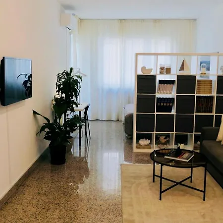 Apartment Ninas - Steps From The With Wifi And Air Conditioning