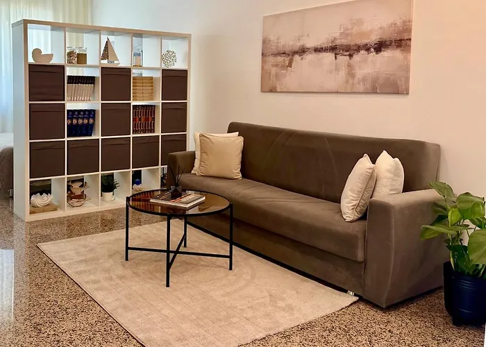 Ninas - Steps From The With Wifi And Air Conditioning