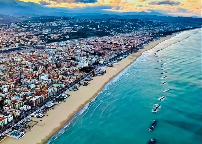 Apartment Ninas - Steps From The With Wifi And Air Conditioning