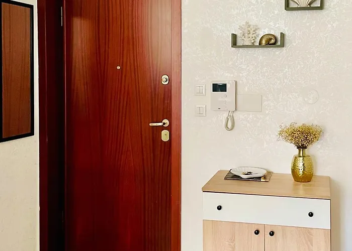 Ninas - Steps From The With Wifi And Air Conditioning Apartment *